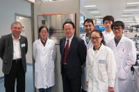 Prof. Tan Tieniu (3rd from left) visits the CUHK-GIBH, CAS Joint Research Laboratory on Stem Cell and Regenerative Medicine with Prof. Chan Wai-yee (1st from left)